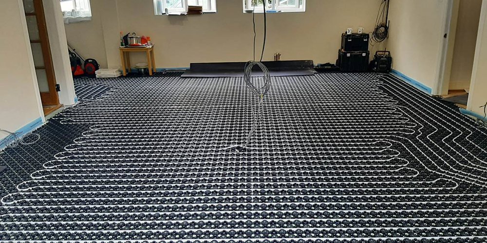 The Uflex Mini system uses self-adhesive panels into which the pipework is clipped into place