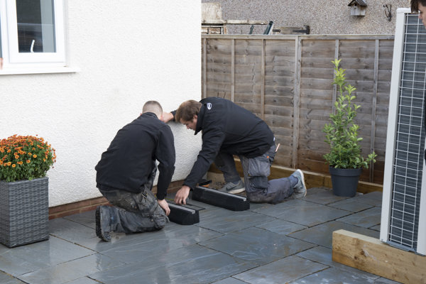 01 Anti-vibration feet are put into position on a flat level base- in this case a new patio.jpg