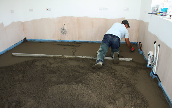 09 The screed is flattened to a 65mm thickness and then left to dry for around two months before it can be tiled.JPG