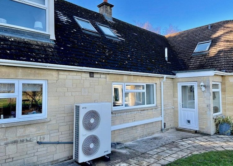 Hard to heat Oxfordshire home welcomes Aerona³ heat pump