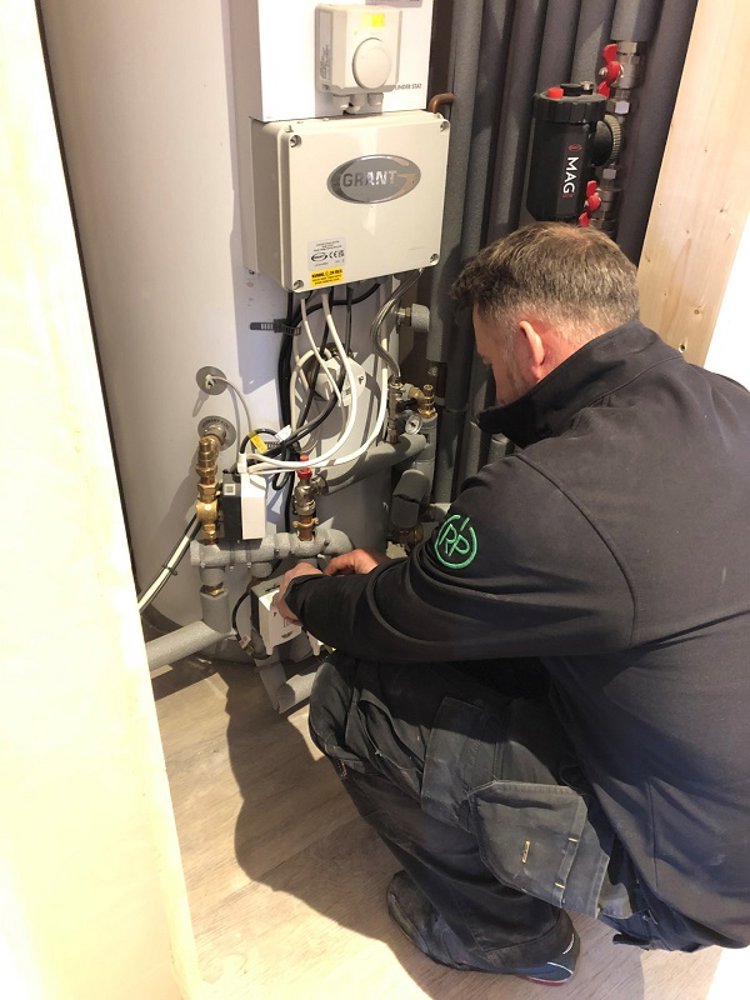 Hard to heat Oxfordshire home welcomes Aerona³ heat pump