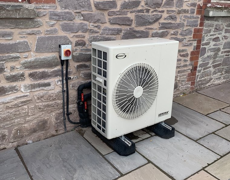 10kW Aerona³ air source heat pump installed at Brecon Barn Conversion