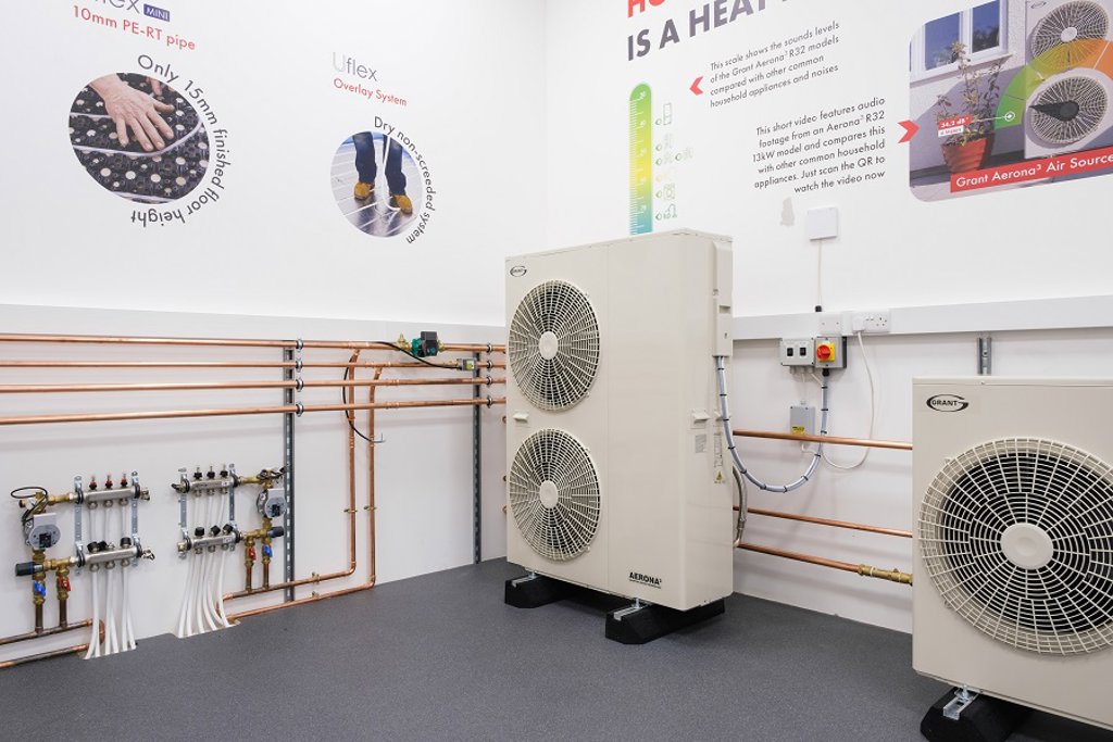 Who is eligible for this heat pump training grant?